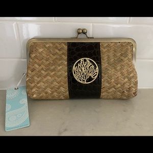 STRAW CLUTCH WITH GOLD CORAL EMBELLISHMENTS